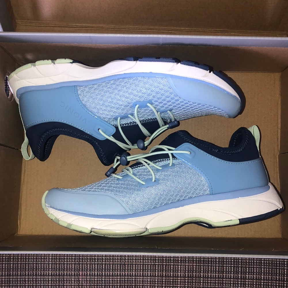 New in box! Vionic tennis shoes